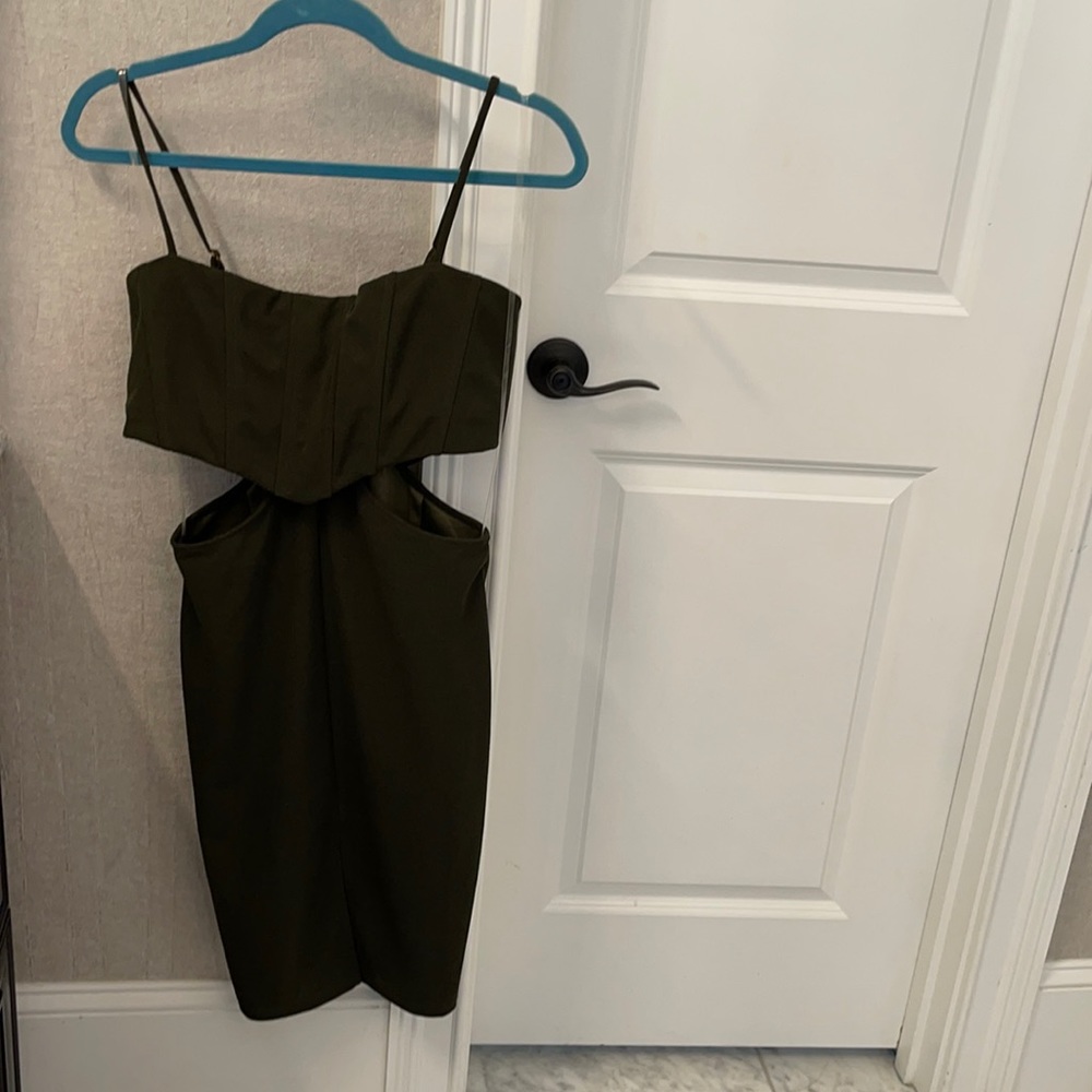Windsor….Cut-Out Olive Green Dress 💕